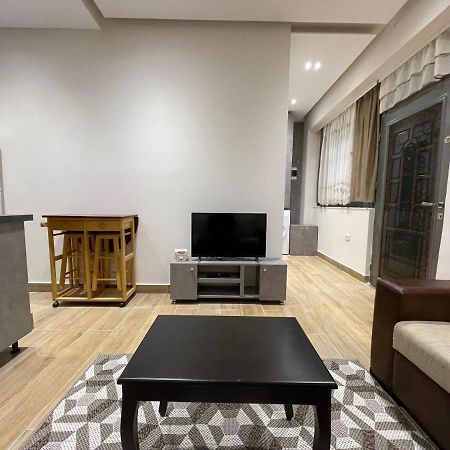Modern 1 Bedroom City Apartment Тирана Экстерьер фото