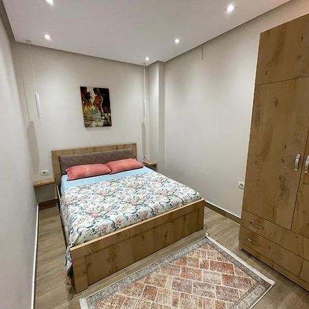 Modern 1 Bedroom City Apartment Тирана Экстерьер фото