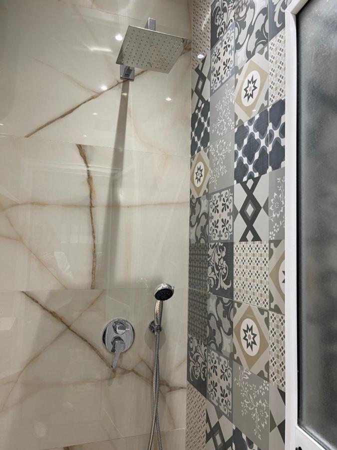 Modern 1 Bedroom City Apartment Тирана Экстерьер фото