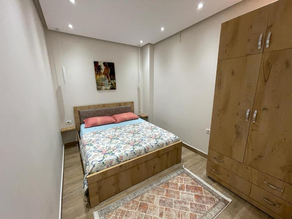 Modern 1 Bedroom City Apartment Тирана Экстерьер фото